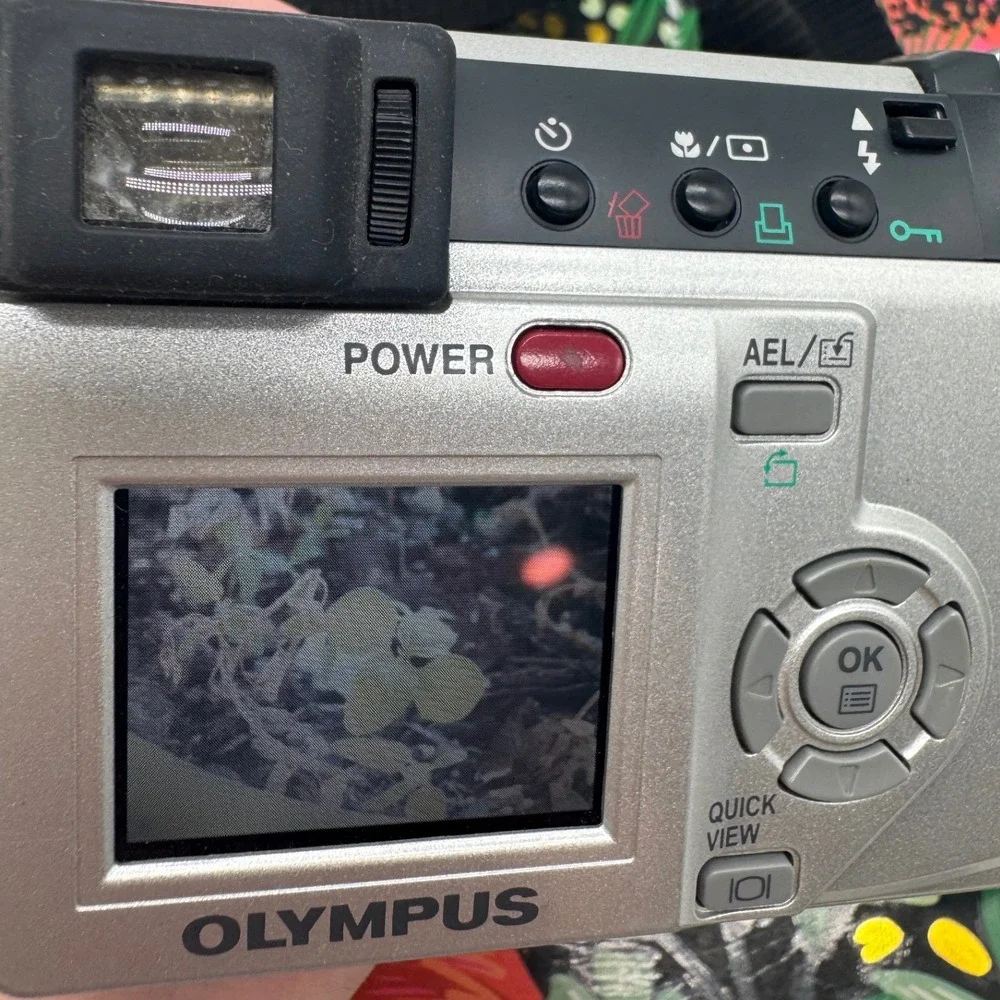 Olympus Camedia C-740 Ultra Zoom Digital Camera 3.2MP 10x Optical Silver Bundle